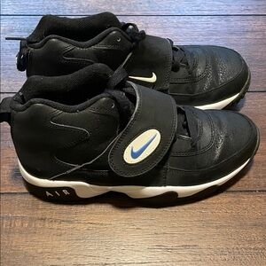 Old School Nike Blk/wht Blu
Women’s size 7.5 from my personal collection